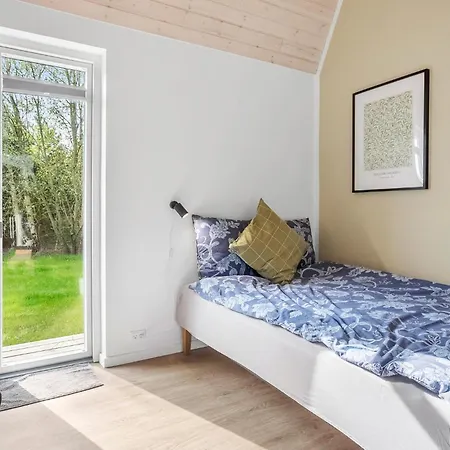 Semesterbostad Lovely In Vaeggerlose With Sauna *